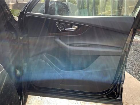 Used 2017 Audi Q7 3.0T Premium image 27