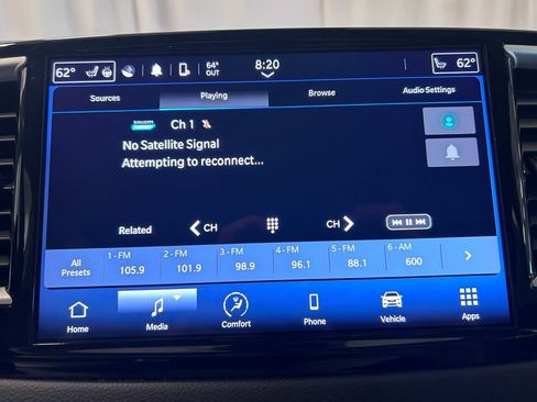 Used 2023 Chrysler Pacifica Touring-L FWD image 14