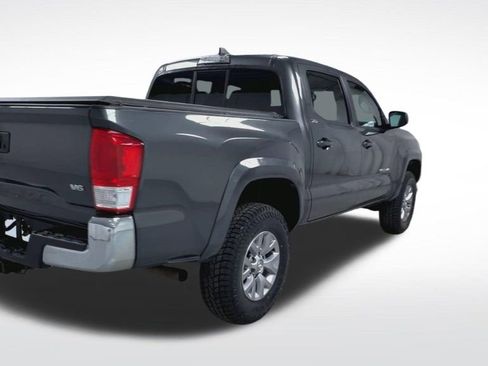 Used 2017 Toyota Tacoma SR5 w/ Tow Package image 9