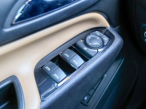 Used 2024 Chevrolet Equinox Premier FWD image 16