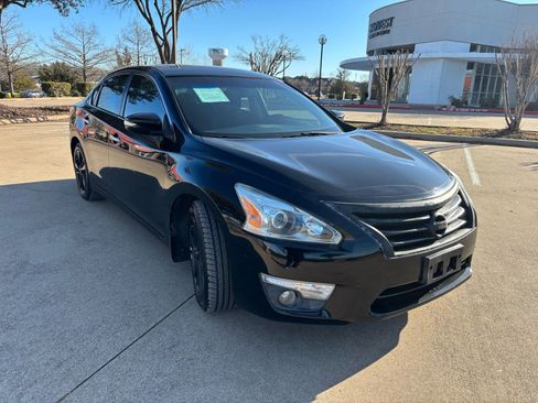 Used 2014 Nissan Altima 2.5 SV w/ Convenience Package image 3