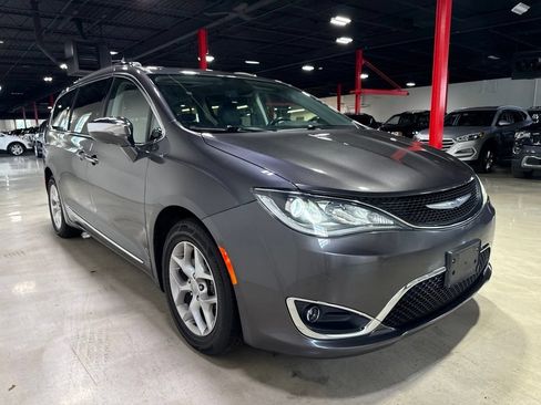 Used 2020 Chrysler Pacifica Limited FWD image 8