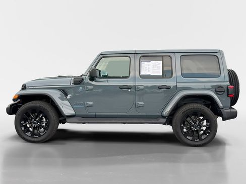 Used 2025 Jeep Wrangler Unlimited Sahara AWD/4WD image 7
