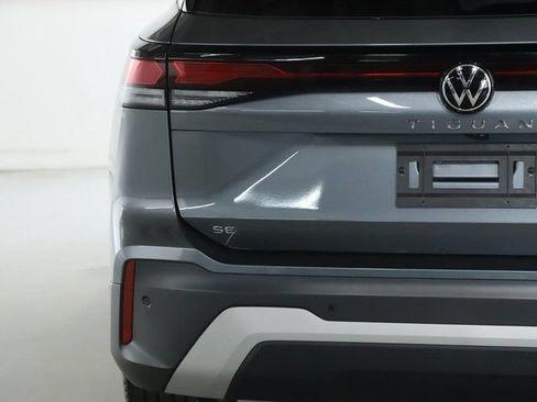 Certified 2025 Volkswagen Tiguan SE AWD/4WD image 42