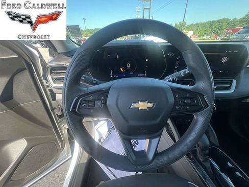 Used 2025 Chevrolet TrailBlazer LT FWD image 17