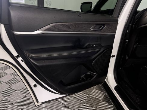 Used 2024 Jeep Grand Cherokee L Limited w/ Luxury Tech Group II image 33