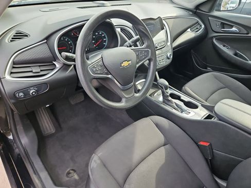 Used 2024 Chevrolet Malibu LT image 2