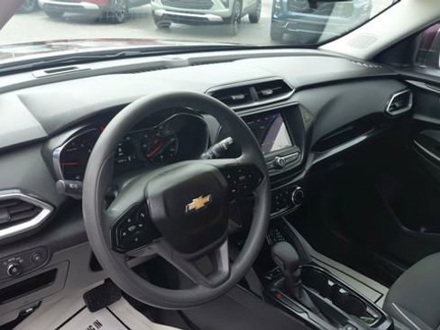 Used 2023 Chevrolet TrailBlazer LT FWD image 14
