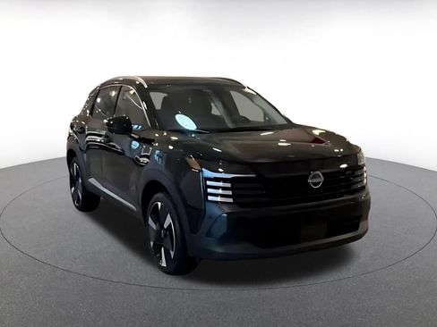 Used 2026 Nissan Kicks SR FWD image 3