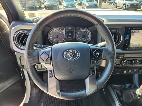 Used 2019 Toyota Tacoma TRD Sport image 17