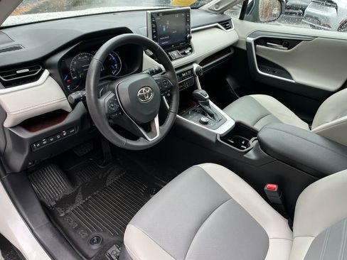 Used 2022 Toyota RAV4 Limited image 9