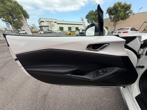 Used 2018 MAZDA MX-5 Miata Grand Touring RWD image 19