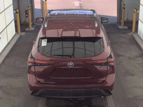 Used 2020 Toyota Highlander XLE image 5