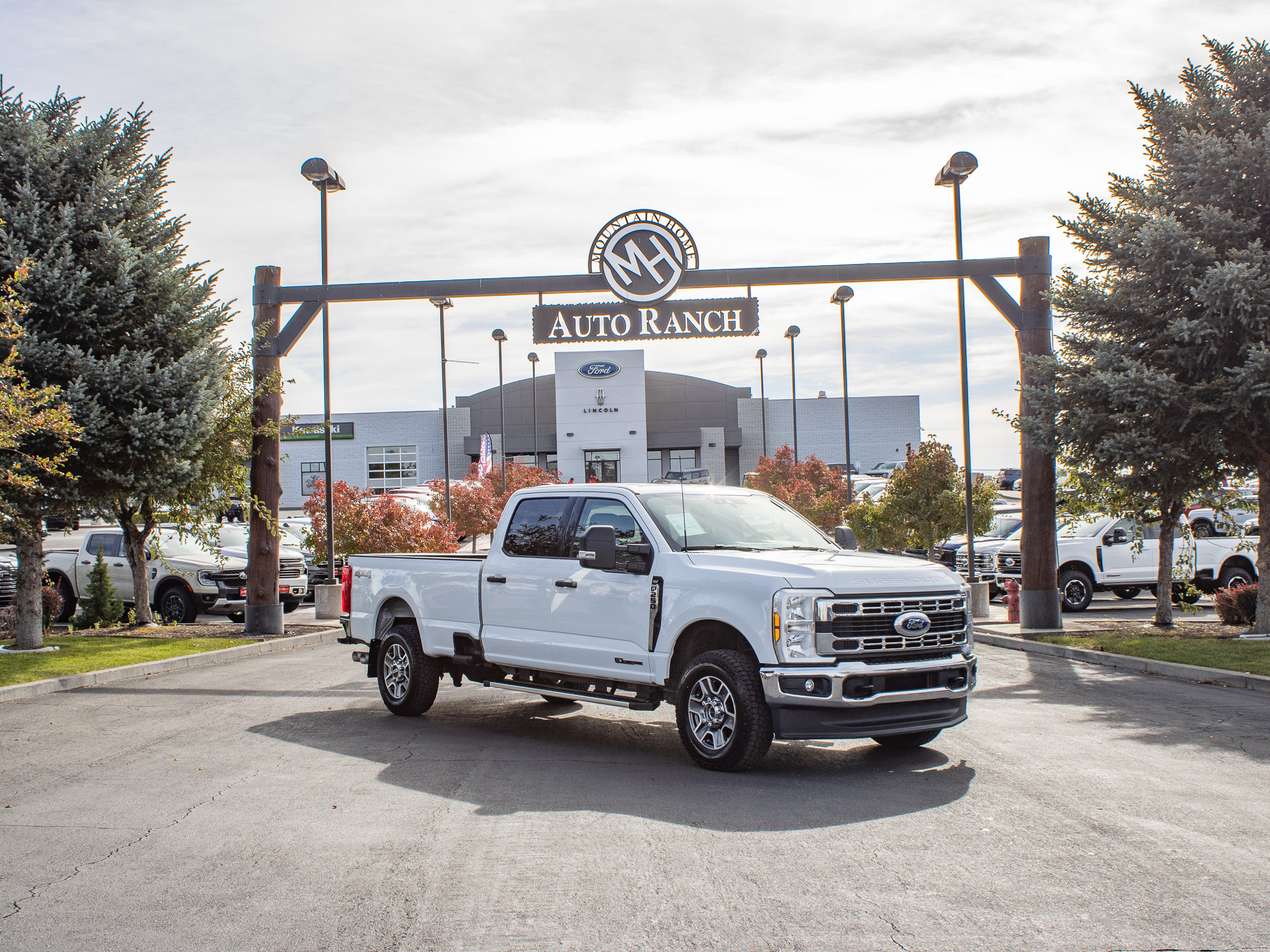 Used 2025 Ford F250 XLT AWD/4WD image 1