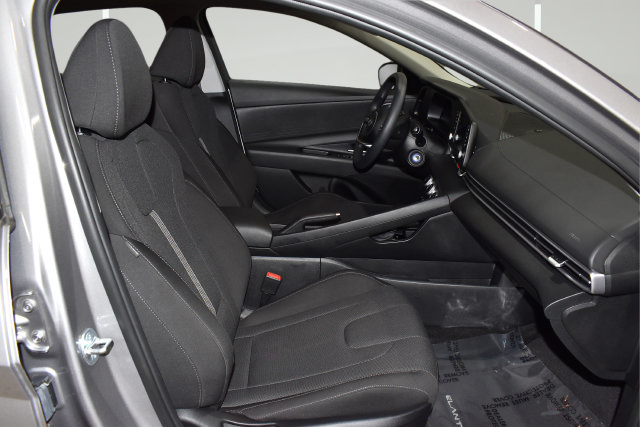 Used 2026 Hyundai Elantra SE FWD image 14