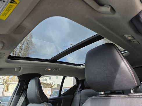 Used 2025 Volvo XC40 B5 Core w/ Protection Package Premier image 24