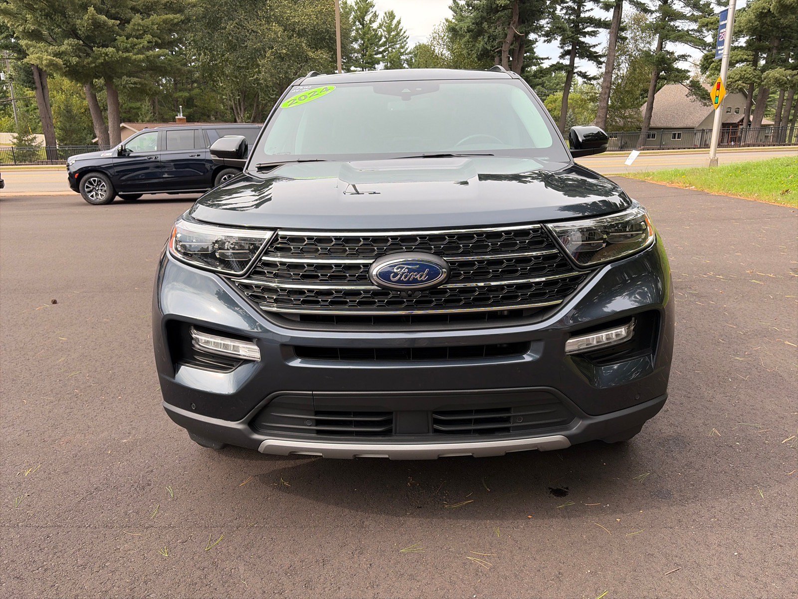 Used 2024 Ford Explorer XLT w/ Equipment Group 202A AWD/4WD image 2