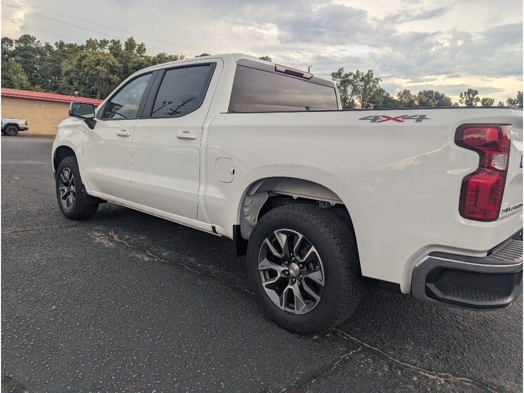 Used 2024 Chevrolet Silverado 1500 LT AWD/4WD image 5