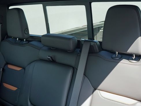 New 2026 GMC Sierra 2500 AT4 w/ AT4 Premium Plus Package AWD/4WD image 17