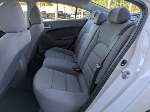 Used 2017 Kia Forte LX image 11