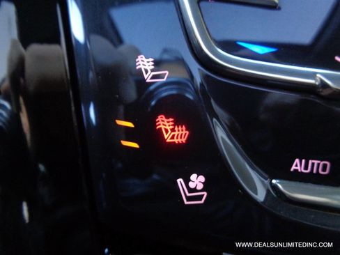 Used 2018 Cadillac Escalade Premium Luxury image 17