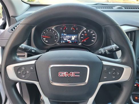 Used 2024 GMC Terrain SLE w/ Driver Convenience Package image 28