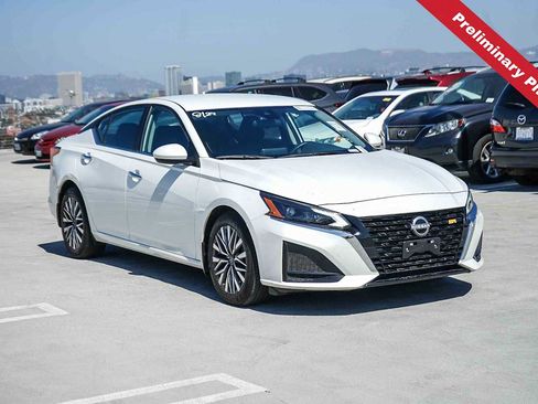Used 2023 Nissan Altima 2.5 SV FWD image 3
