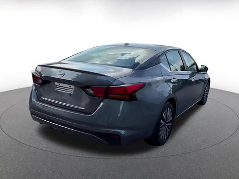 Used 2025 Nissan Altima 2.5 SV FWD image 14