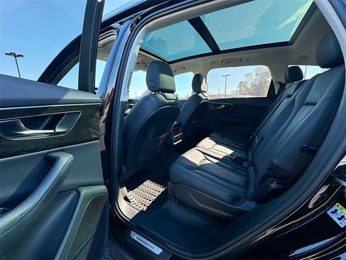 Used 2022 Audi Q7 3.0T Prestige image 17