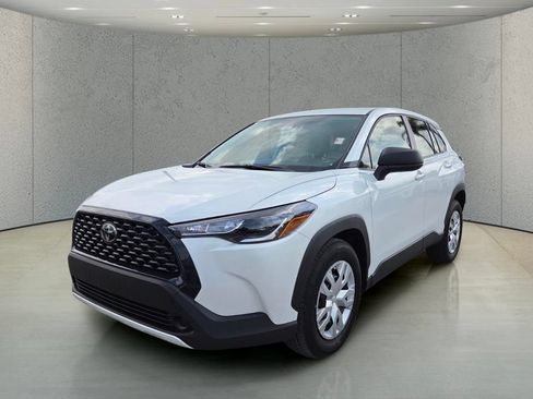 Used 2025 Toyota Corolla Cross L FWD image 11