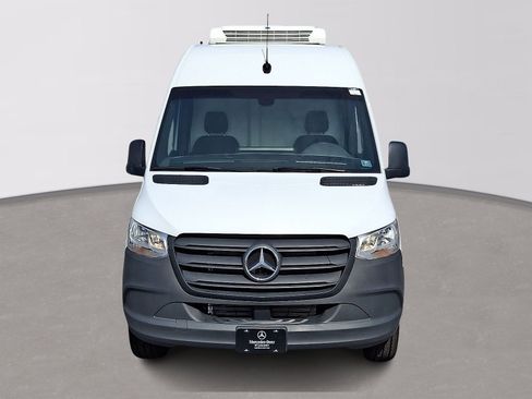 Used 2024 Mercedes-Benz Sprinter 2500 image 2