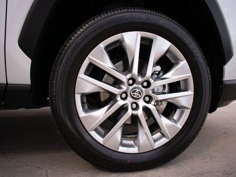 Used 2025 Toyota RAV4 XLE Premium image 27