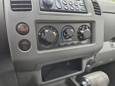 Used 2006 Nissan Frontier SE w/ (P01) Power Pkg RWD image 19