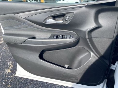 Used 2025 Buick Envista Sport Touring image 18