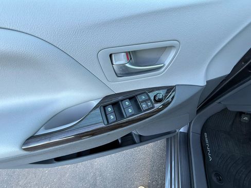 Used 2017 Toyota Sienna XLE Premium w/ Protection Package image 58