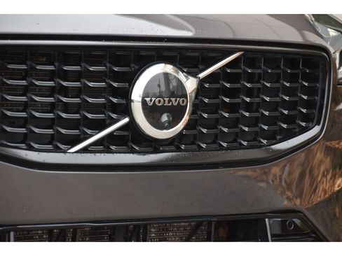 Certified 2023 Volvo S60 B5 Plus w/ Climate Package image 10