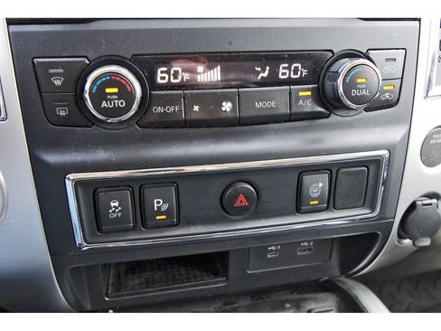 Used 2020 Nissan Titan SV w/ SV Convenience Package RWD image 16