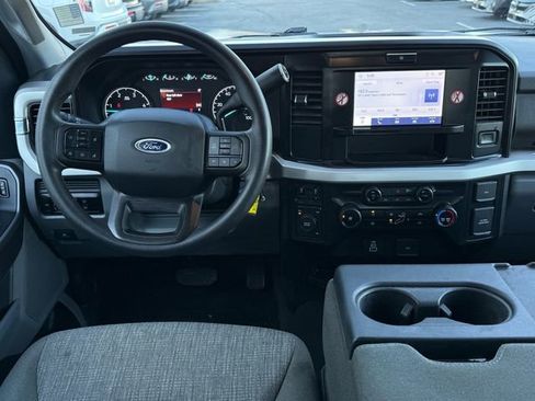 Used 2025 Ford F250 XLT image 12