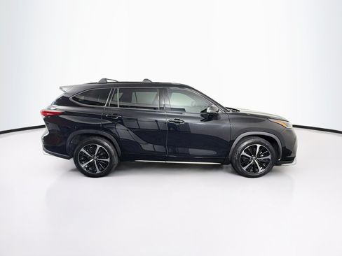 Used 2022 Toyota Highlander XSE FWD image 10