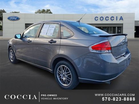 Used 2010 Ford Focus SE image 6