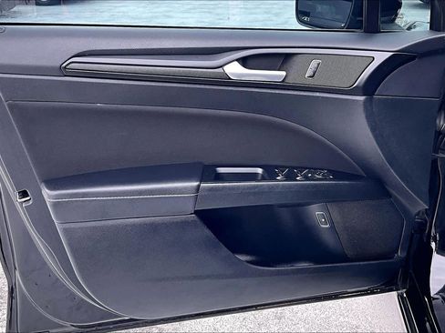 Used 2018 Ford Fusion SE w/ Equipment Group 601A image 21