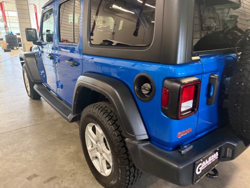 Used 2022 Jeep Wrangler Unlimited Sport w/ Cold Weather Group AWD/4WD image 45