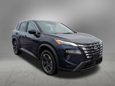 Used 2024 Nissan Rogue SV image 8