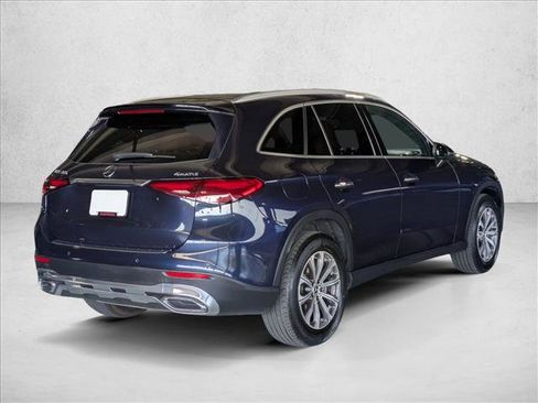 Used 2024 Mercedes-Benz GLC 300 4MATIC image 5