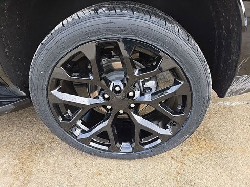 Used 2025 GMC Yukon Denali image 24