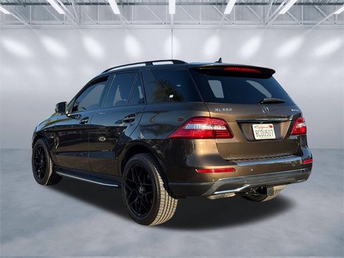 Used 2012 Mercedes-Benz ML 350 BlueTEC 4MATIC image 4