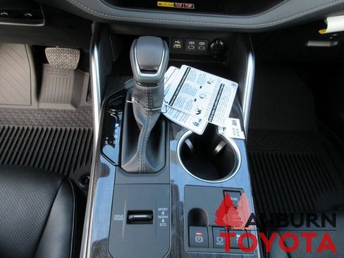 New 2026 Toyota Highlander Platinum image 17