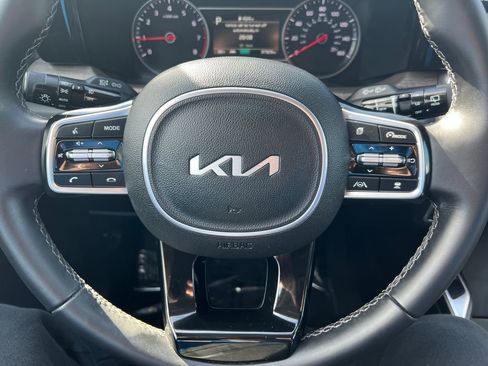 Used 2022 Kia Sorento EX w/ Panoramic Sunroof Package image 19