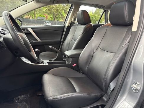 Used 2013 MAZDA MAZDA3 i Grand Touring w/ Tech Pkg image 9