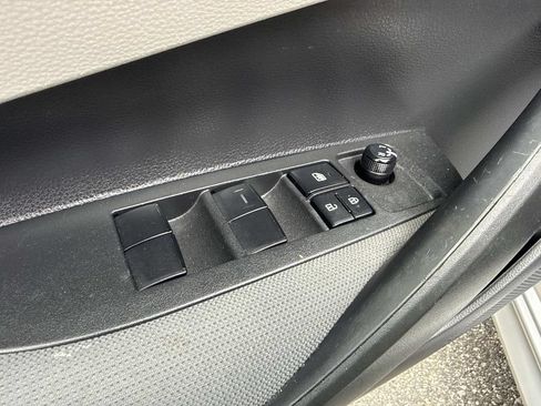 Used 2022 Toyota Corolla LE FWD image 22